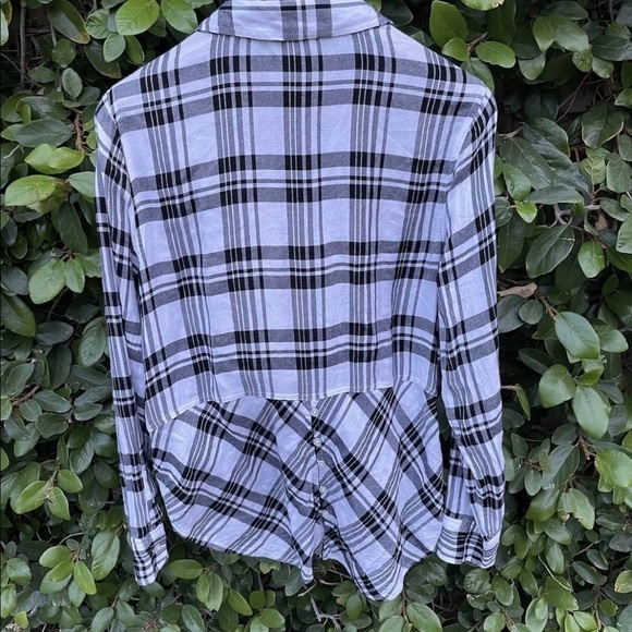Lucky Brand Womens Plaid Button Up Shirt size M Black White Button Up Back - Picture 2 of 7